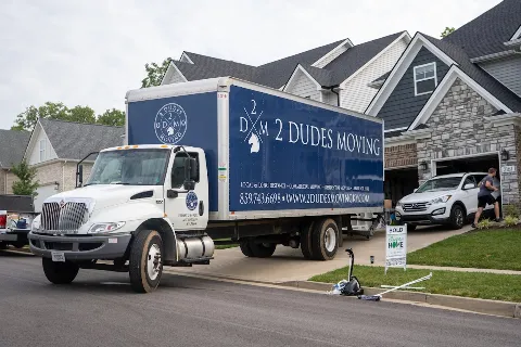 2 Dudes Moving in Lexington