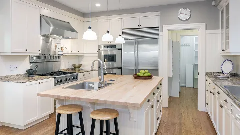Pristine Contractors LLC in Blue Springs