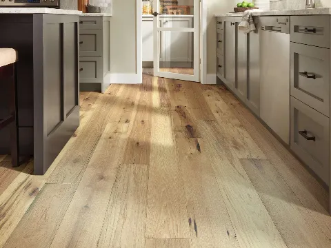 Ariel Hardwood Flooring Specialist in Los Angeles