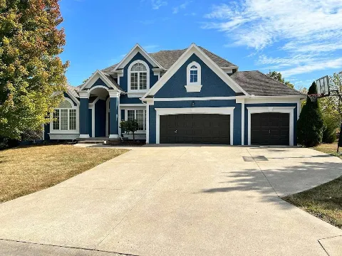 Royale Painting LLC in Blue Springs