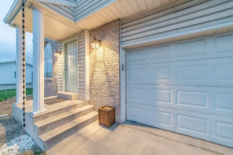 Lyle's Garage Door Service in Sioux City