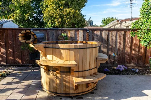Roberts Hot Tubs Inc in Berkeley