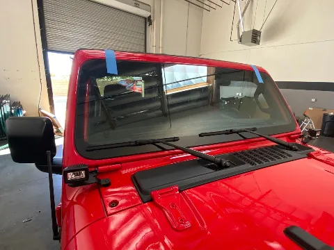 De Leon Auto Glass in Lancaster