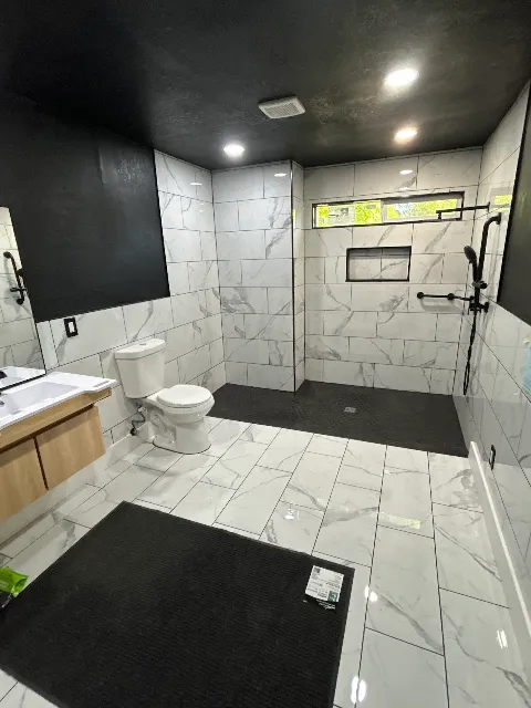 REE-Model LLC in Clovis