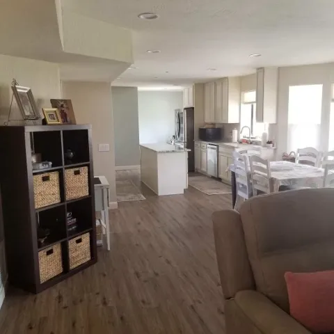 Grizzly's Discount Flooring in Casa Grande