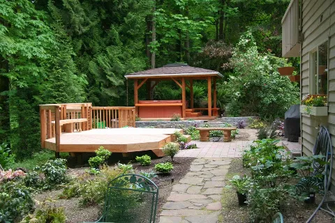 Decks and Spas in Bellevue