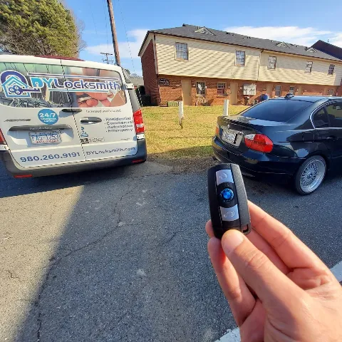 DY LOCKSMITH photo 1