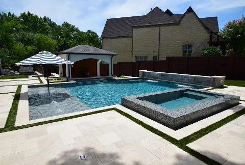 Emerald Custom Pools photo 1