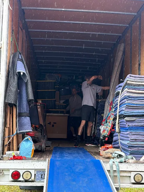 Helping Hands Movers Inc photo 1