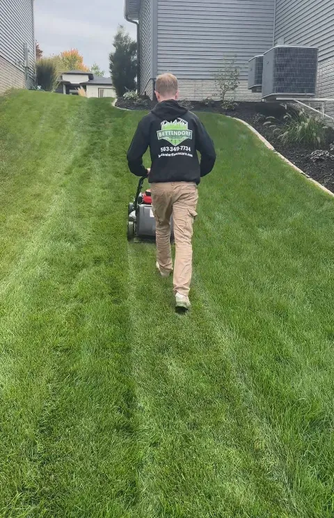Bettendorf Lawn Care, LLC in Davenport