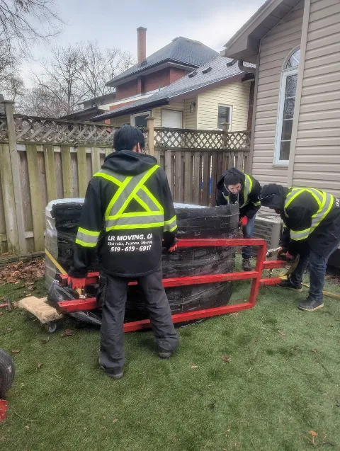 LR MOVING & DELIVERIES photo 1