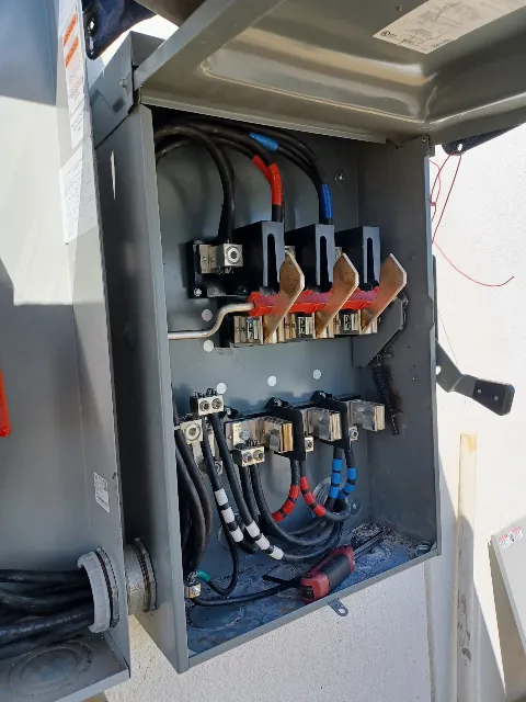 LUX POWER ELECTRIC in Laredo