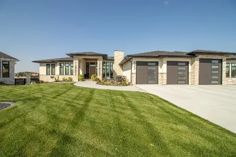 Bezooyen Contracting Inc. in Lethbridge