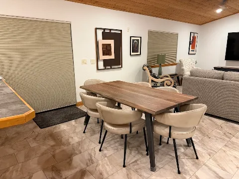 Floor One photo 1