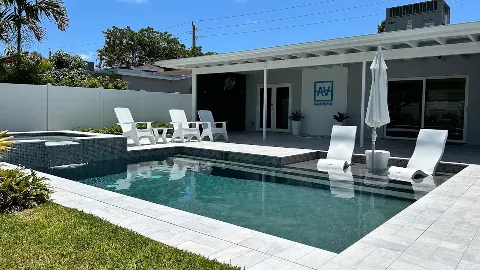 AQUAVIX Pools & Spas in Hollywood