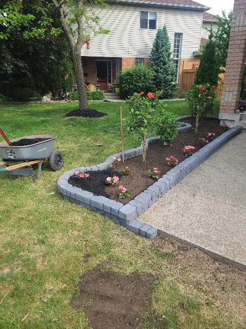 Rozy Landscaping photo 1
