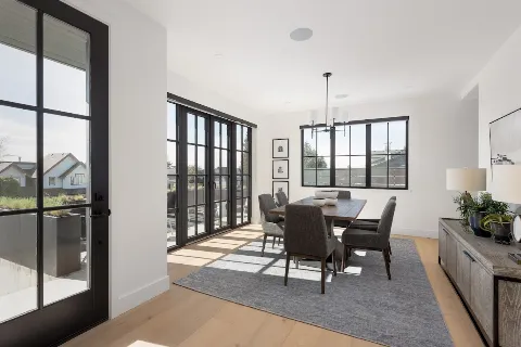 Centra Windows & Install Pros in White Rock