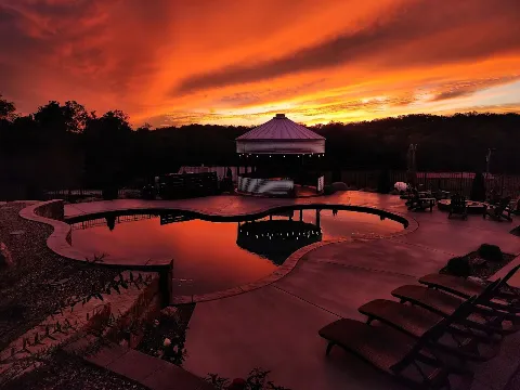 Rhodes Custom Pools, Inc. in Springfield
