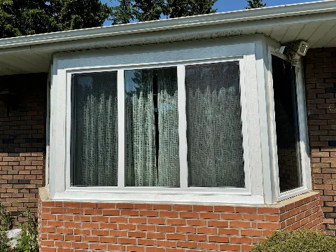 Juile Glass photo 1