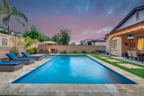 Dolphin Pools Construction in Phoenix