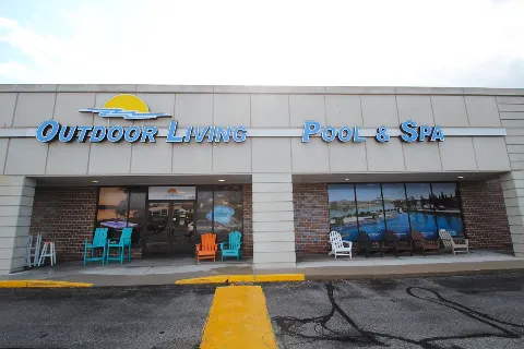 Outdoor Living Pool & Spa in Omaha