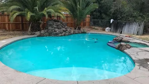 B Clear Pool Service in Stockton