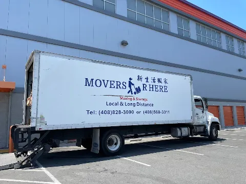 Movers R Here photo 1