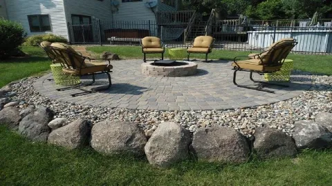 Solid Rock Landscaping LLC in Des Moines