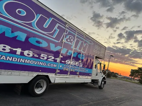 Out & In Moving in Blue Springs